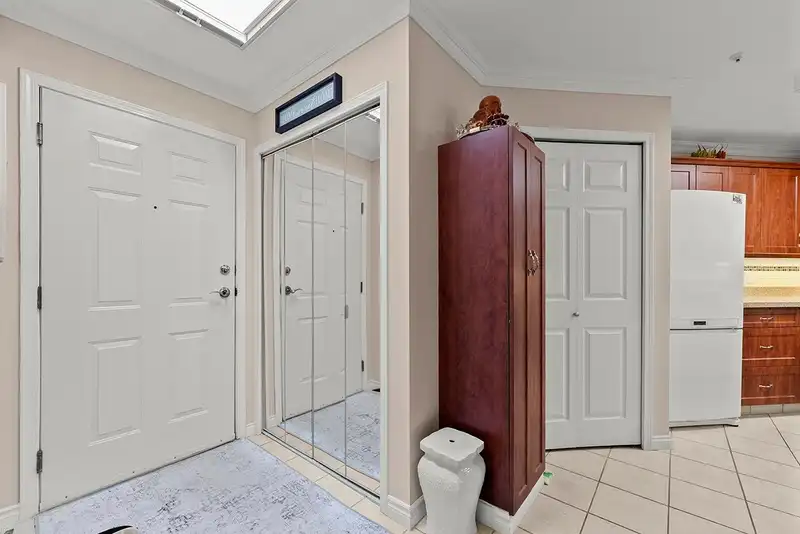 402 2970 PRINCESS CRESCENT - photo 4 of 24