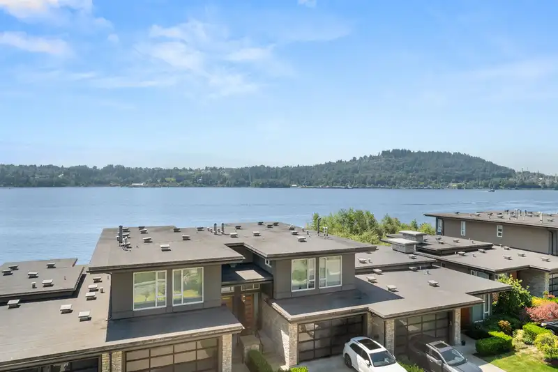 305 3911 CATES LANDING WAY - photo 1 of 40
