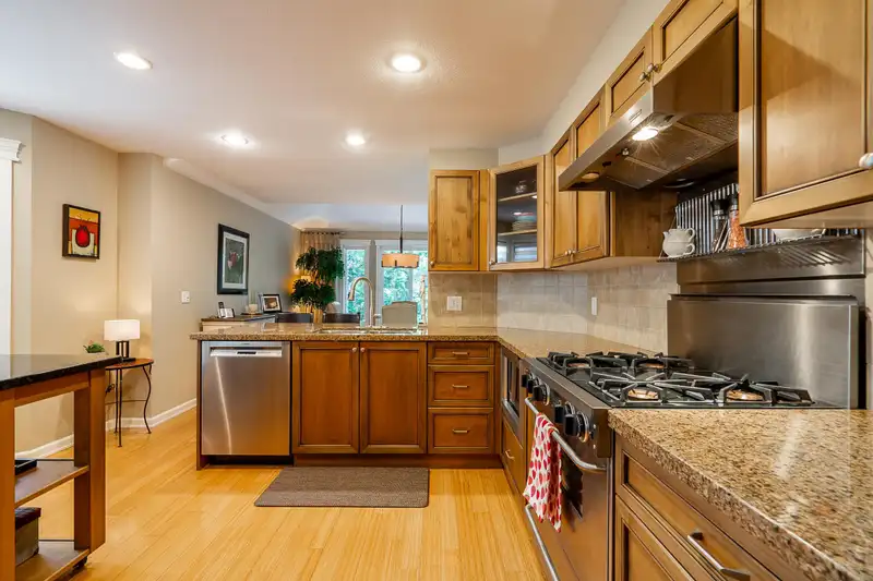 106 101 PARKSIDE DRIVE - photo 2 of 39
