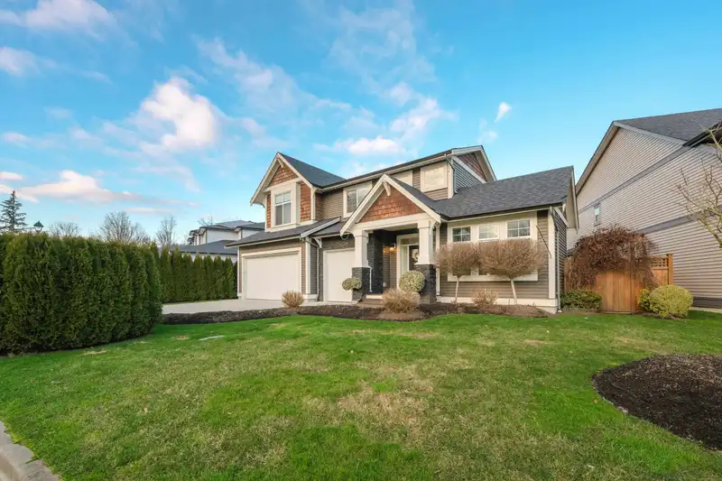 35977 EMILY CARR CRESCENT - photo 2 of 39