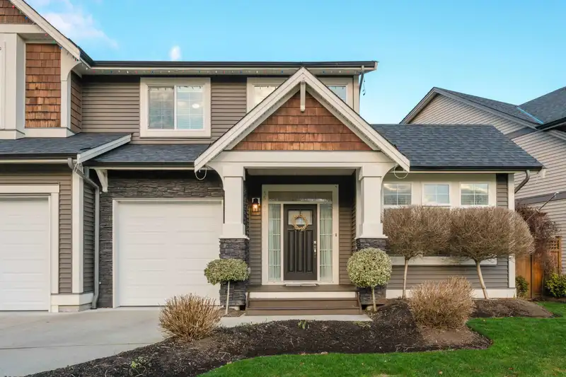 35977 EMILY CARR CRESCENT - photo 4 of 39