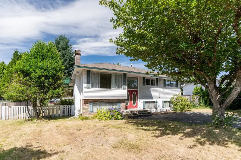 810 LONGLAC STREET - photo 1 of 24