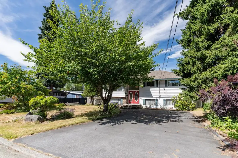 810 LONGLAC STREET - photo 3 of 24