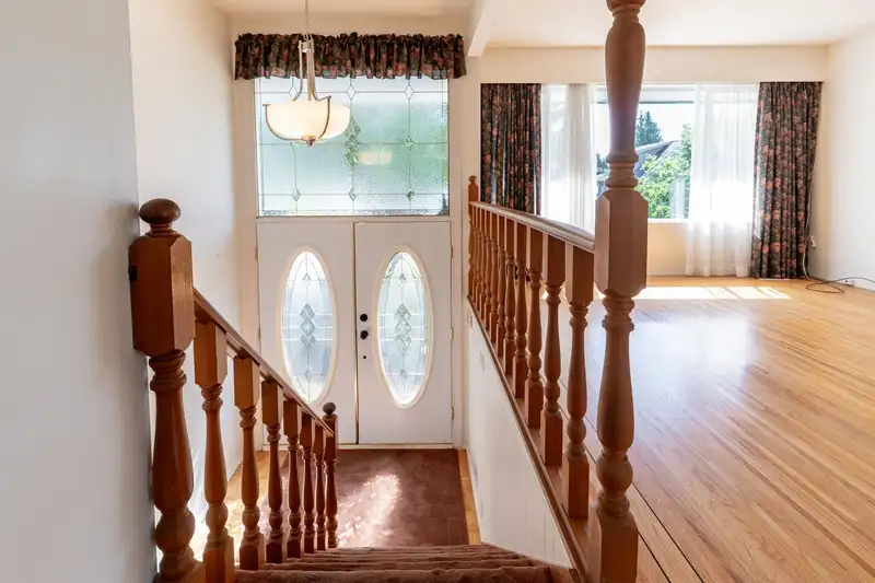810 LONGLAC STREET - photo 4 of 24