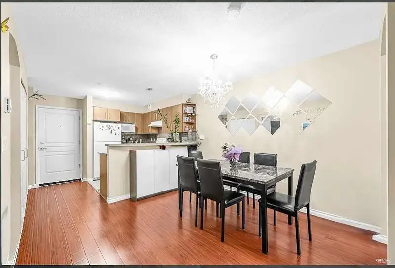 207 7330 SALISBURY AVENUE - photo 3 of 23