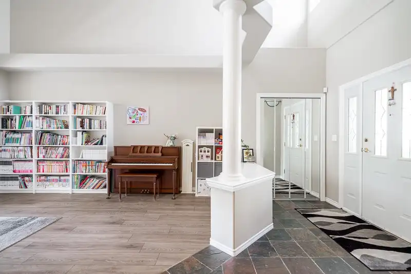 101 678 CITADEL DRIVE - photo 4 of 36