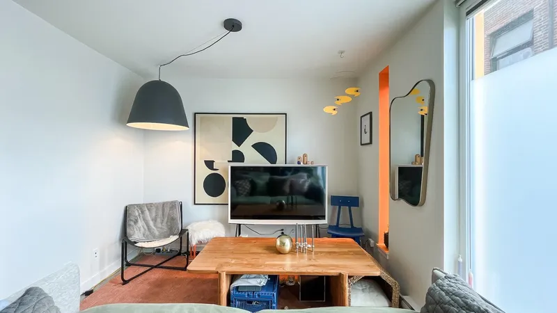 310 150 E CORDOVA STREET - photo 3 of 21