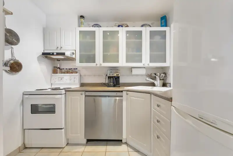203 2025 STEPHENS STREET - photo 4 of 21