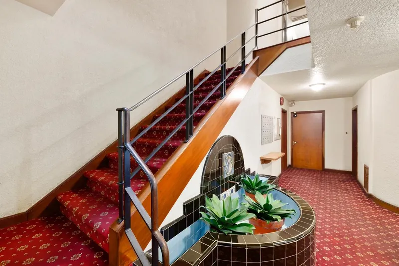 204 1565 BURNABY STREET - photo 3 of 25