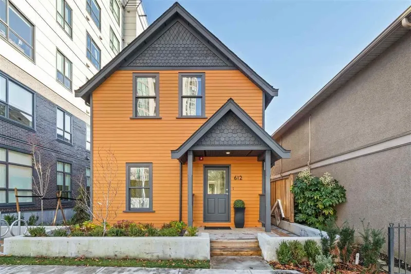 612 BRANTFORD STREET - photo 1 of 25