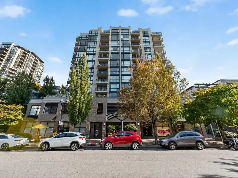 907 124 W 1ST STREET - photo 1 of 19