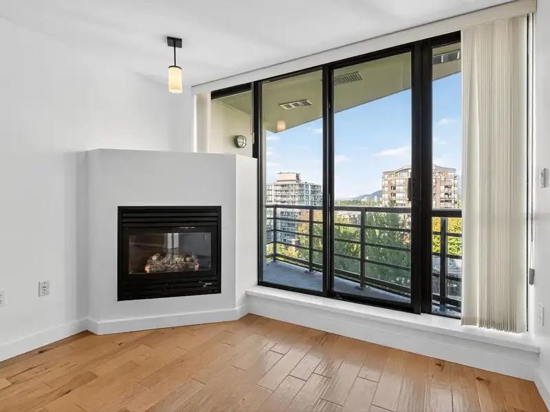 907 124 W 1ST STREET - photo 4 of 19
