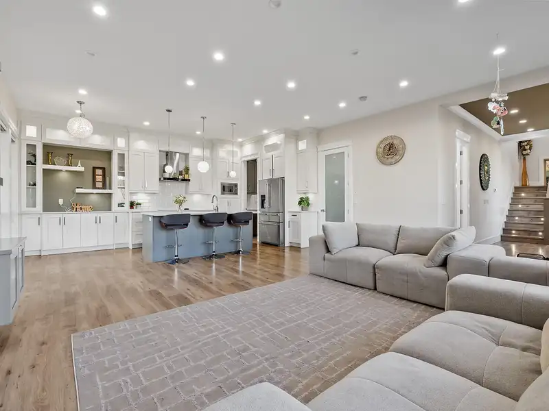 8144 116A STREET - photo 3 of 37