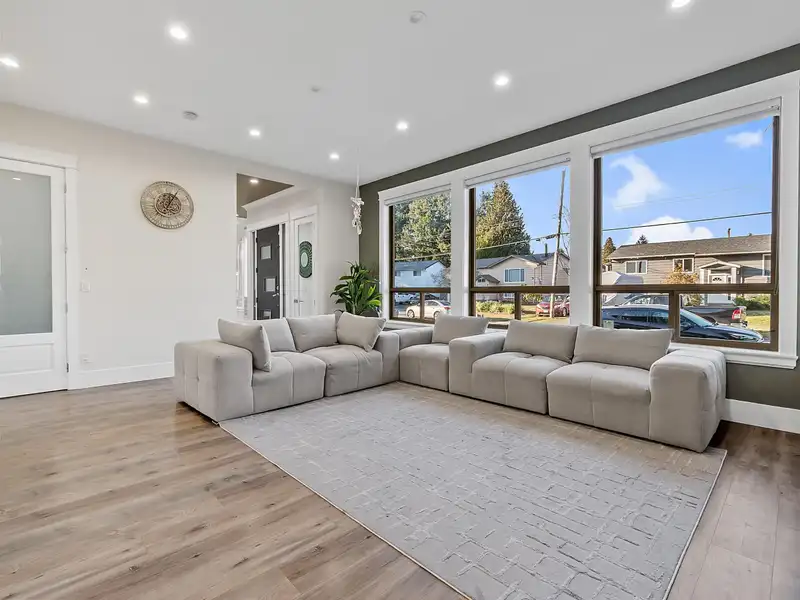 8144 116A STREET - photo 4 of 37
