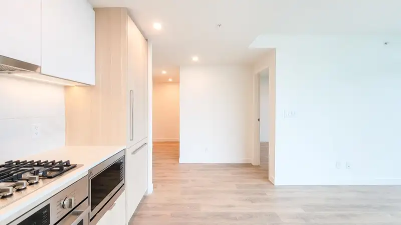 1604 308 ALDERSON AVENUE - photo 4 of 22