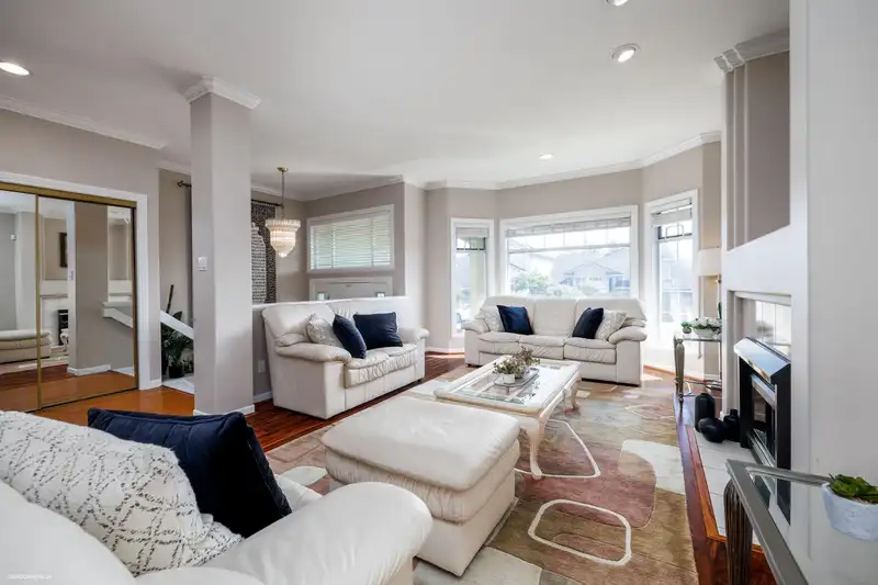 5411 MCCOLL CRESCENT - photo 4 of 31