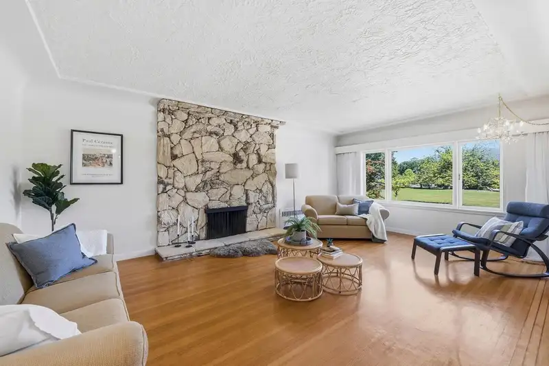 2880 OXFORD STREET - photo 1 of 40