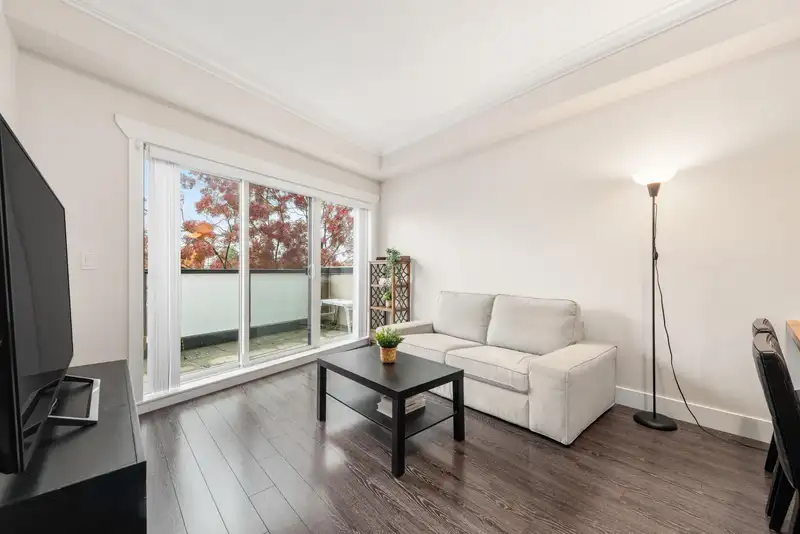 401 3437 KINGSWAY - photo 2 of 35