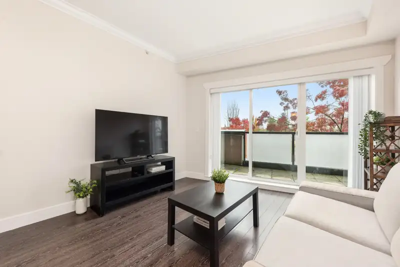 401 3437 KINGSWAY - photo 4 of 35