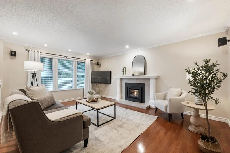 24813 122 AVENUE - photo 1 of 25