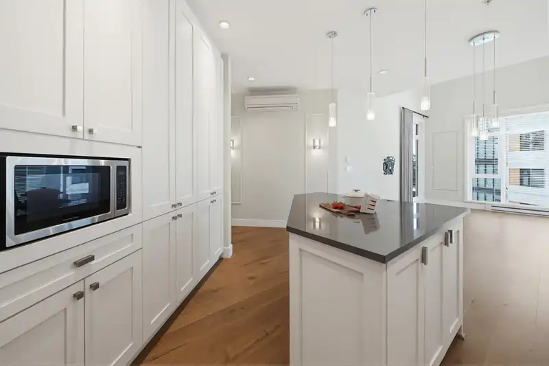 505 14855 THRIFT AVENUE - photo 3 of 40