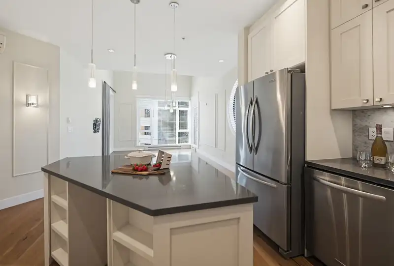 505 14855 THRIFT AVENUE - photo 4 of 40