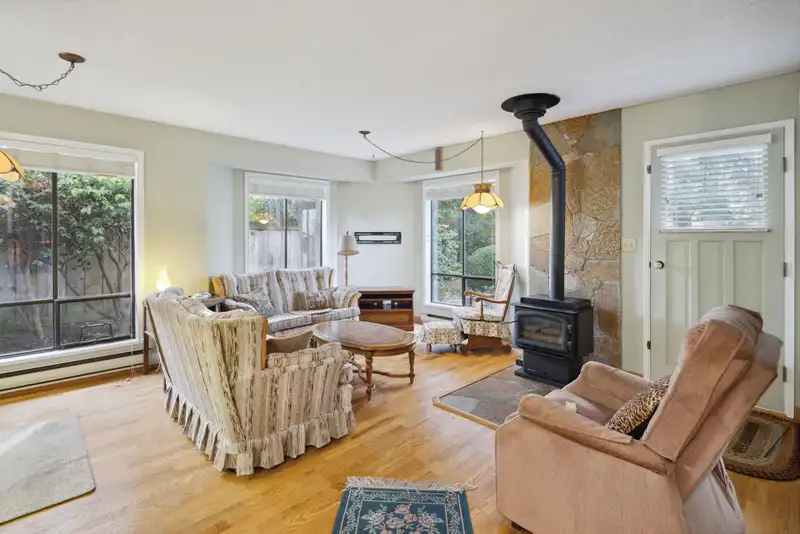 5215 HOLLYWOOD DRIVE - photo 2 of 32