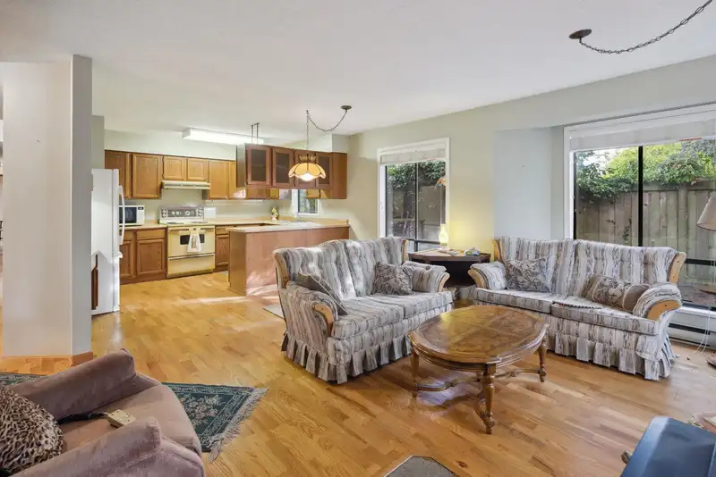 5215 HOLLYWOOD DRIVE - photo 4 of 32