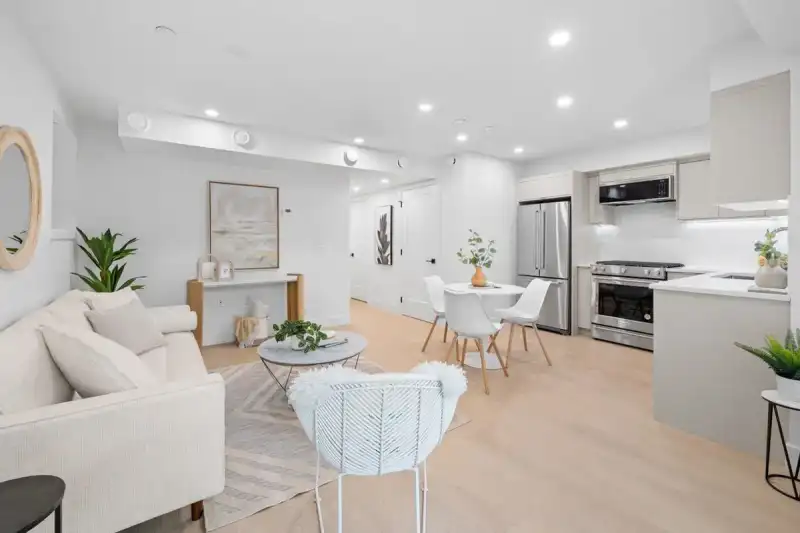 102 2135 E PENDER STREET - photo 1 of 17