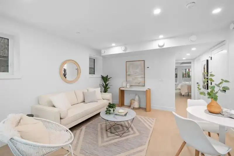 102 2135 E PENDER STREET - photo 2 of 17