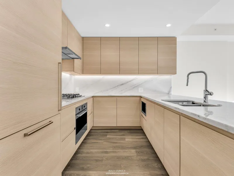 606 305 MORRISSEY ROAD - photo 3 of 19