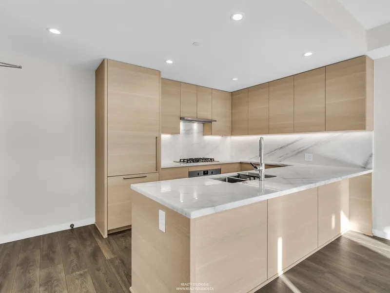 606 305 MORRISSEY ROAD - photo 4 of 19