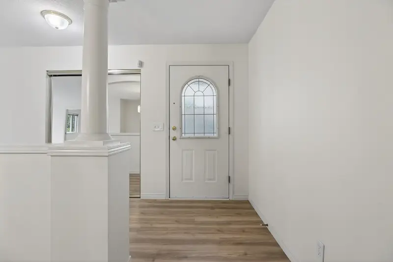 216 13888 70 AVENUE - photo 2 of 25