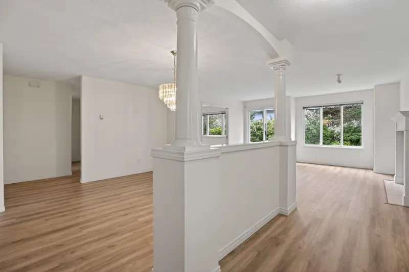 216 13888 70 AVENUE - photo 3 of 25