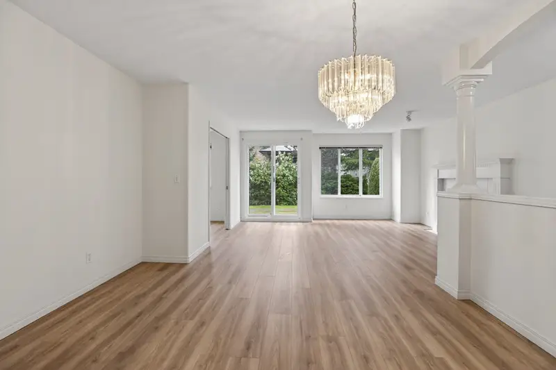 216 13888 70 AVENUE - photo 4 of 25