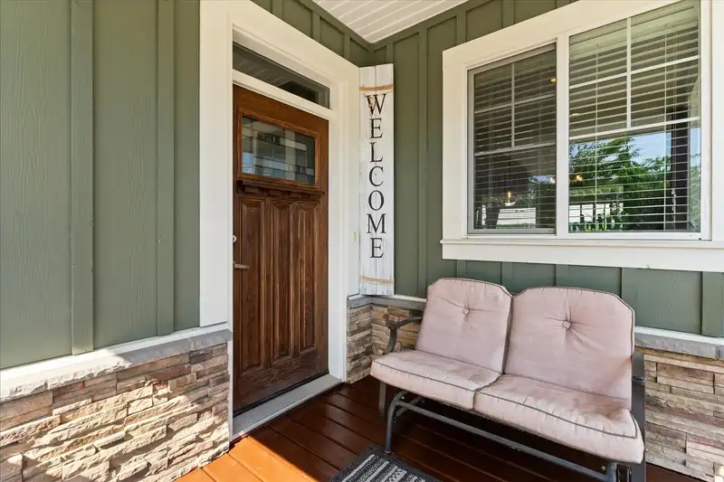 51022 SOPHIE CRESCENT - photo 4 of 38