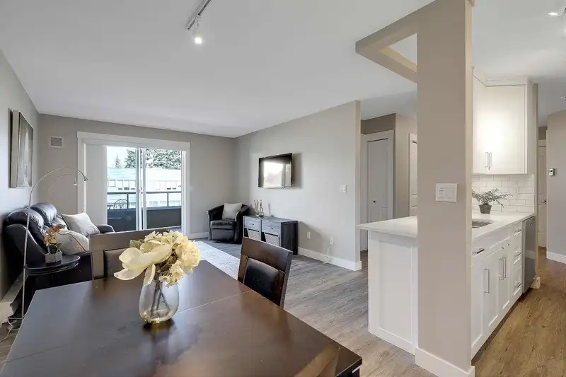 203 2239 152 STREET - photo 2 of 39