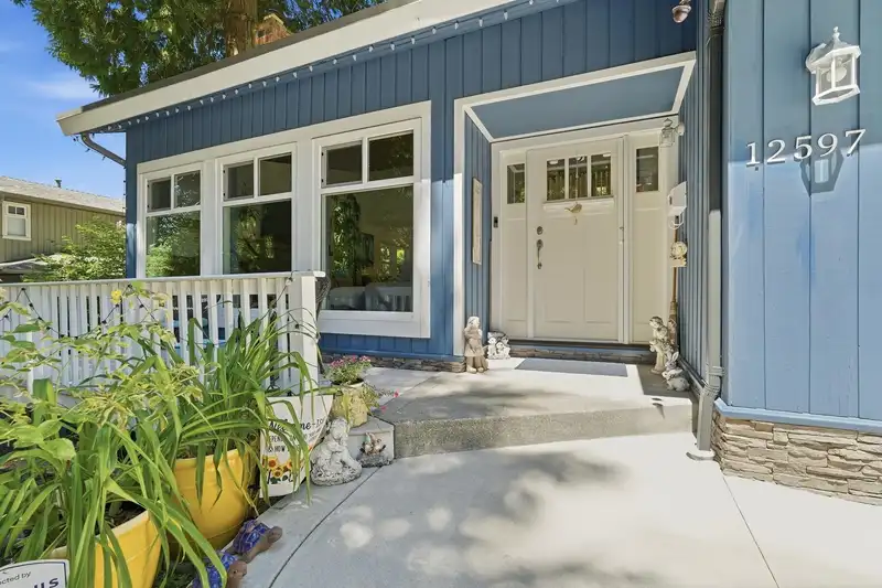 12597 20 AVENUE - photo 2 of 38
