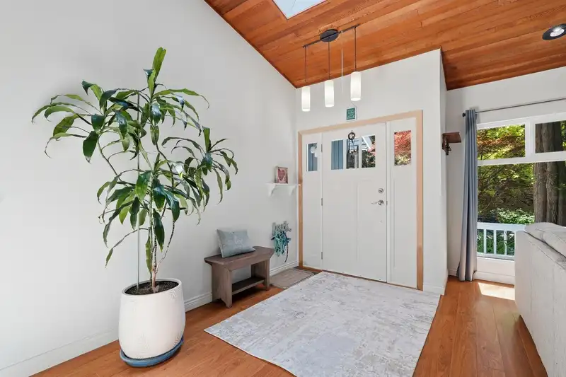 12597 20 AVENUE - photo 4 of 38