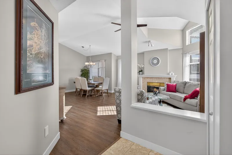 53 19649 53 AVENUE - photo 4 of 25