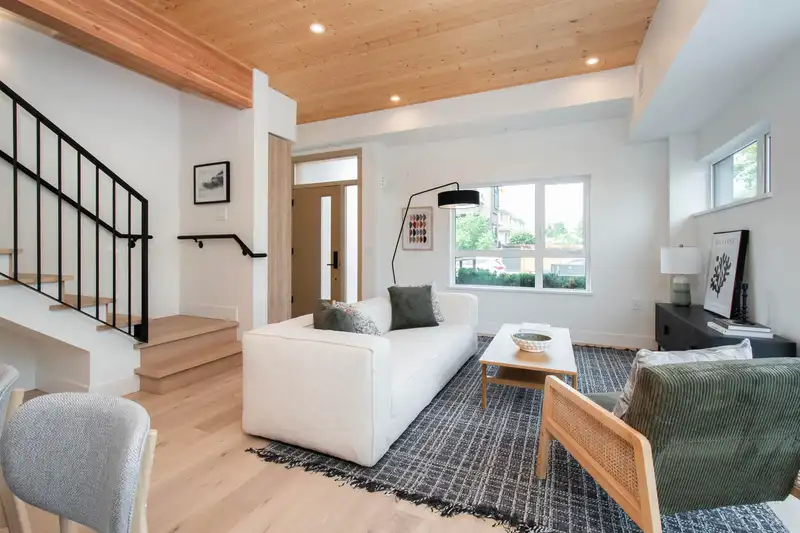 4150 COLUMBIA STREET - photo 4 of 37