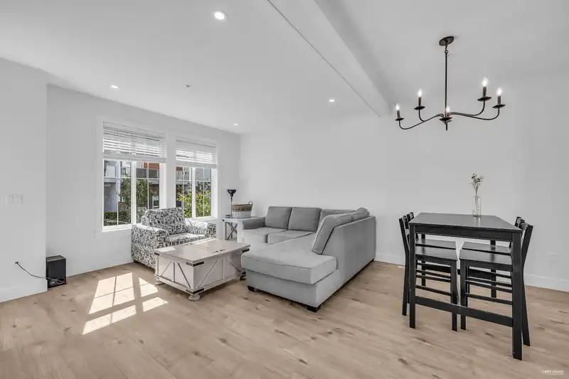 15 20189 84 AVENUE - photo 3 of 28