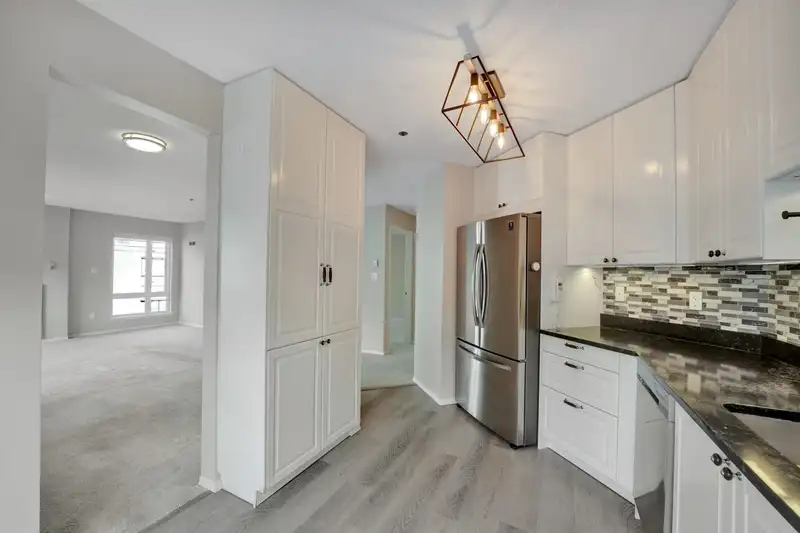 301 2335 WHYTE AVENUE - photo 3 of 35