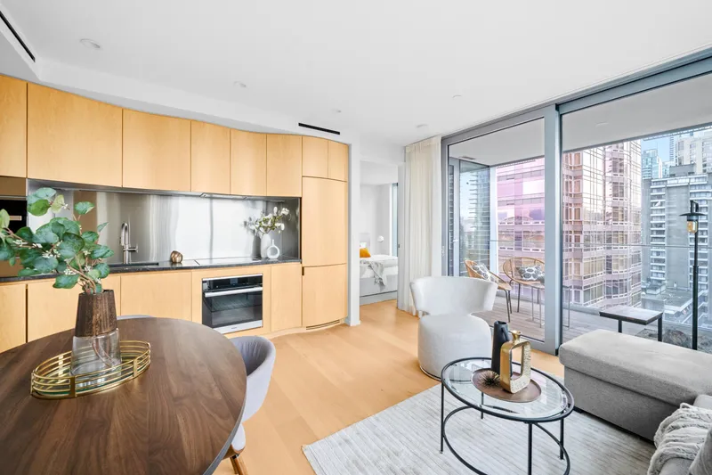 1504 1568 ALBERNI STREET - photo 3 of 25