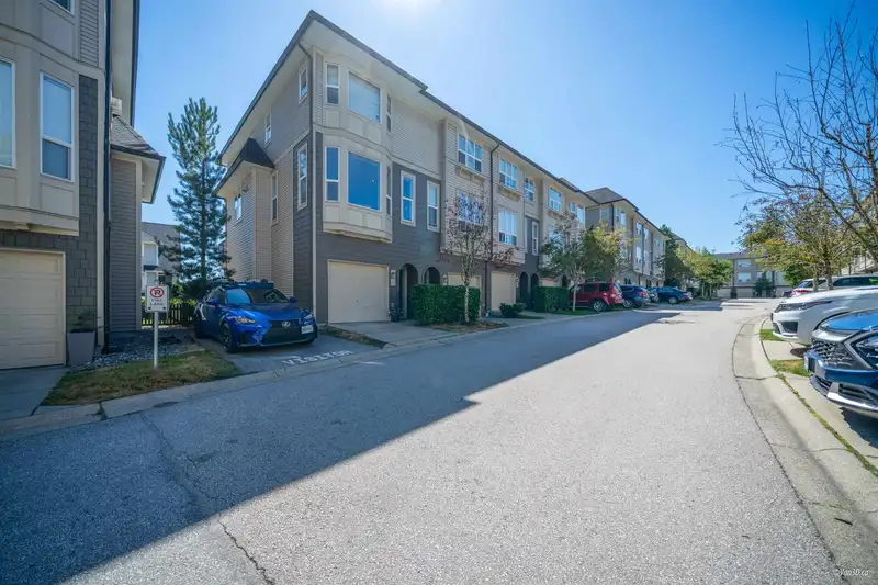 63 7938 209 STREET - photo 3 of 40