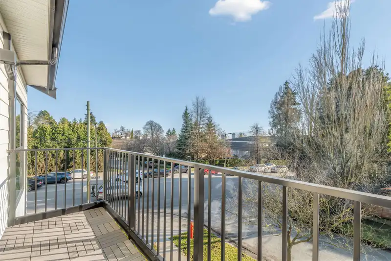 7359 OAK STREET - photo 3 of 18