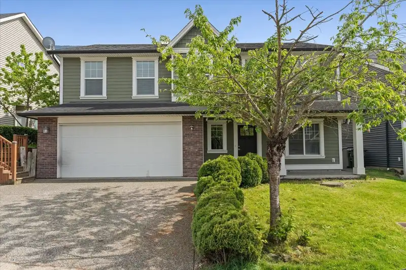 51106 SOPHIE CRESCENT - photo 1 of 40