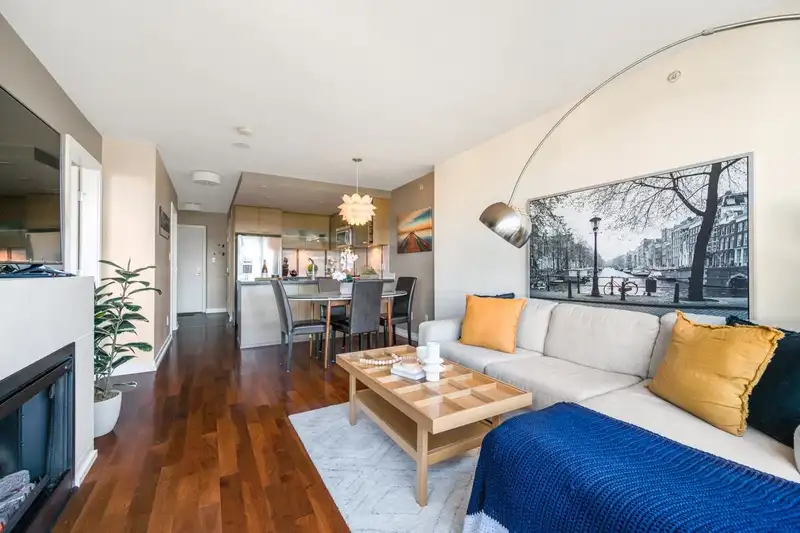 302 1690 W 8TH AVENUE - photo 2 of 24