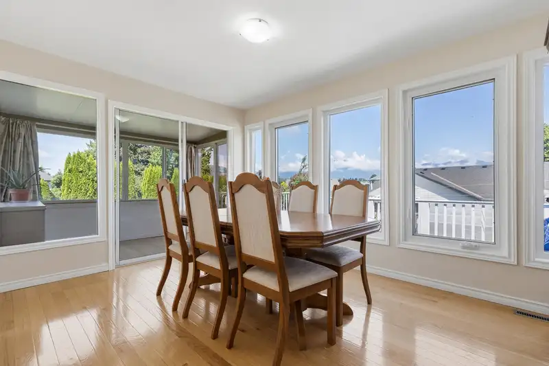 7495 LEARY CRESCENT - photo 4 of 40