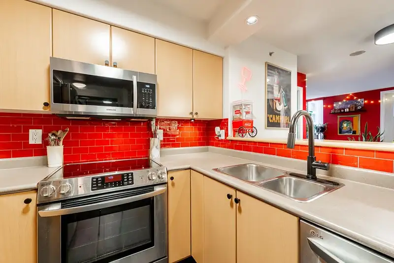 706 680 CLARKSON STREET - photo 1 of 32